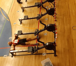 Školní štafetový závod na veslařském trenažeru