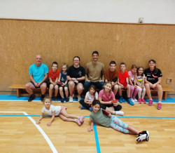 Vzácná návštěva ve školním kroužku stolního tenisu