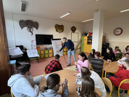 434425548_122179992116008251_6627031525000140993_n