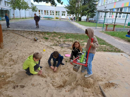 462696232_122218540130008251_4717032627444972629_n