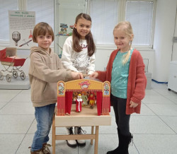 První třídy na výstavě hraček