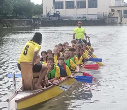 Závody dračích lodí