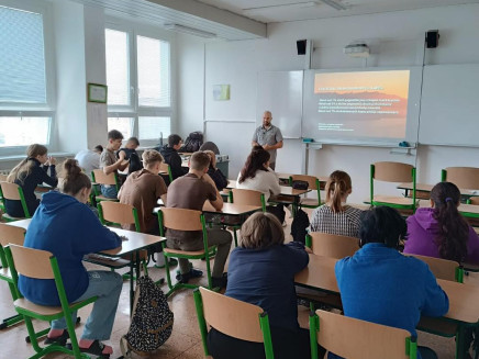 424589583_122168915930008251_2653182050953455718_n